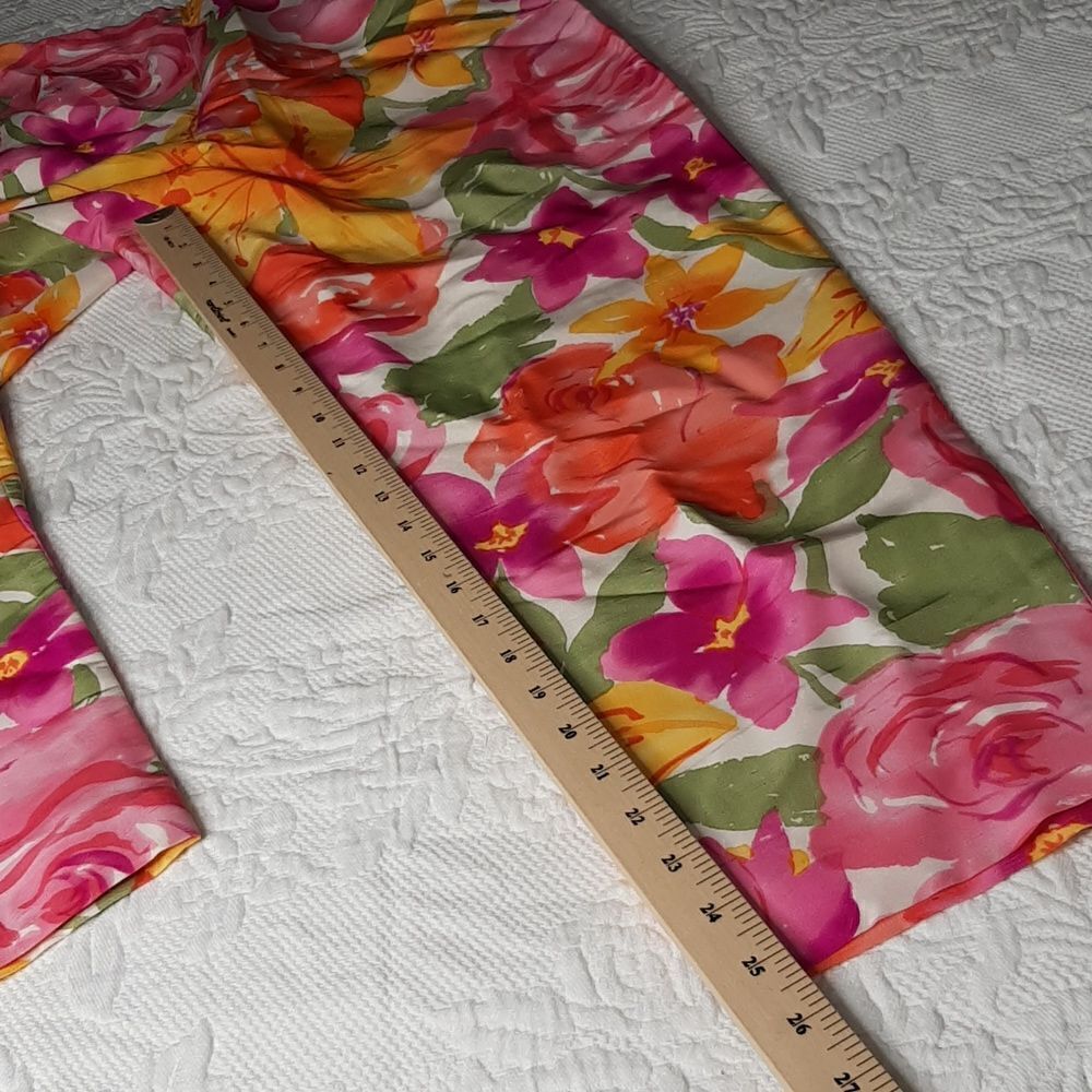 Donna Morgan Floral 100% Silk Fully Lined Capris - Picture 3 of 13